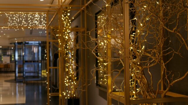 Décorations de Noël en hotellerie – ©sauvaje